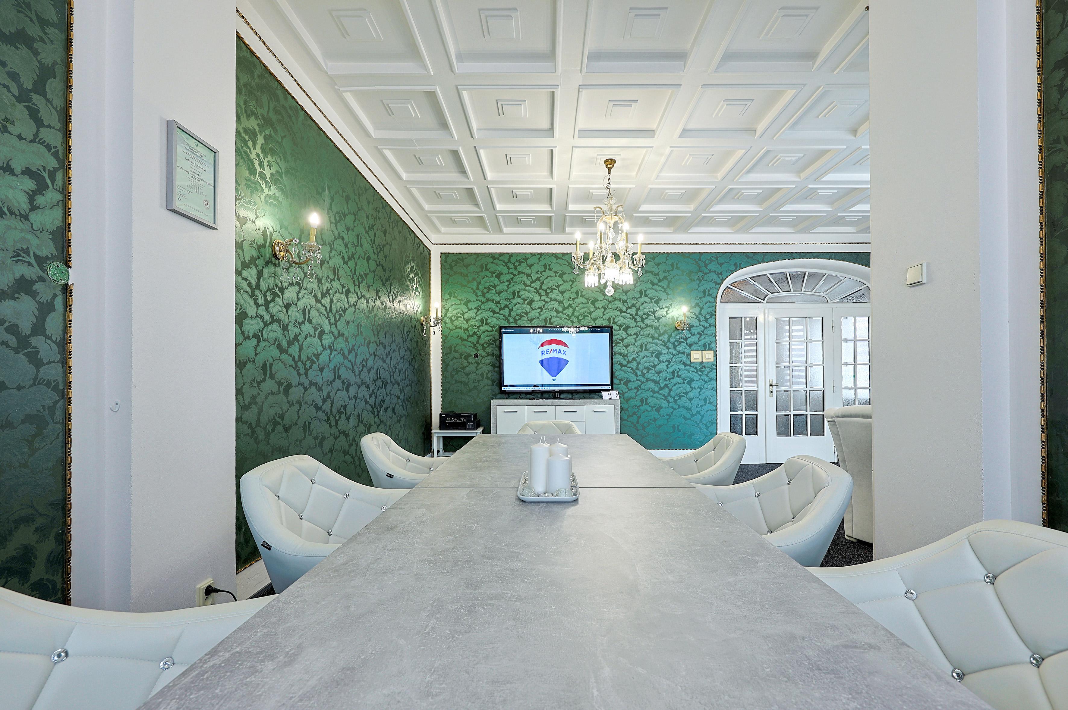 RE/MAX Elegance
